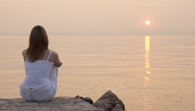 СПРАВЖНЯ ЕПІДЕМІЯ. МАЙЖЕ КОЖНА ЧЕТВЕРТА ЛЮДИНА У СВІТІ ПОЧУВАЄТЬСЯ САМОТНЬОЮ — ОПИТУВАННЯ