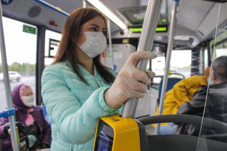 МЕДИЧНІ МАСКИ ПІД ЧАС ЕПІДСЕЗОНУ В УКРАЇНІ: КОМУ ТА КОЛИ РЕКОМЕНДОВАНО НОСИТИ