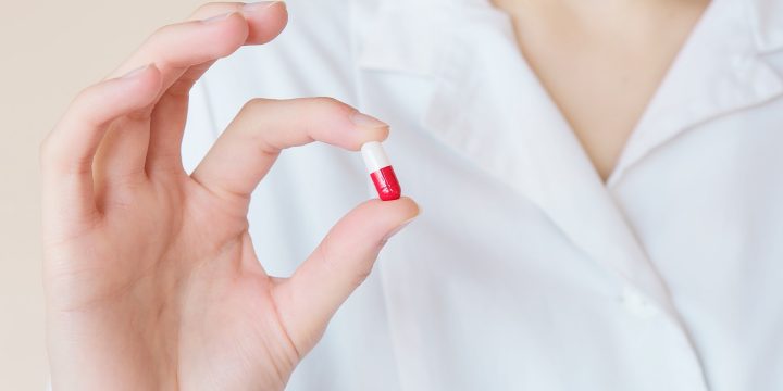 Призначати антибіотики — справа лікаря