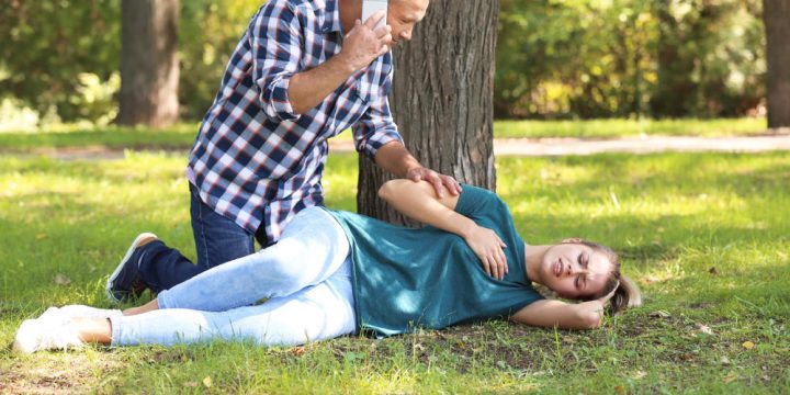 Між зуби нічого не класти: перша допомога під час епілептичного нападу